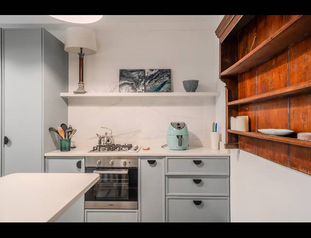 2 BEDROOM APARTMENT TO LET IN SEA POINT